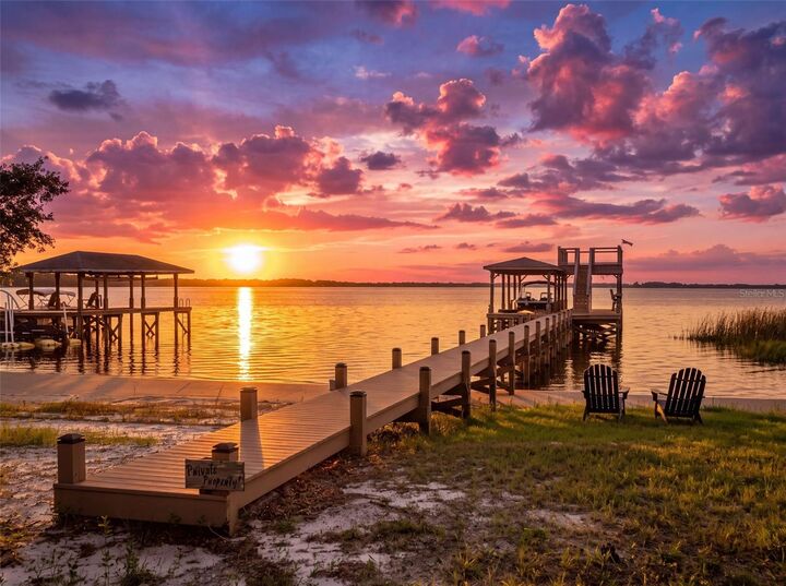 Property Photo: 12442 Lakeshore Drive FL 34711