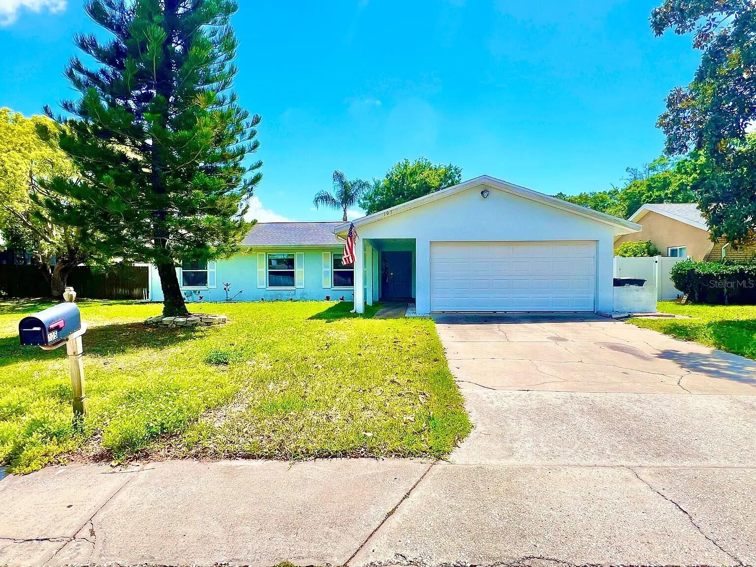 Property Photo: 105 N Bay Hills Boulevard FL 34695