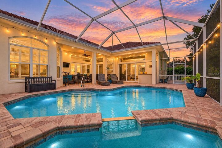 Property Photo:  9136 Highland Ridge Way  FL 33647 