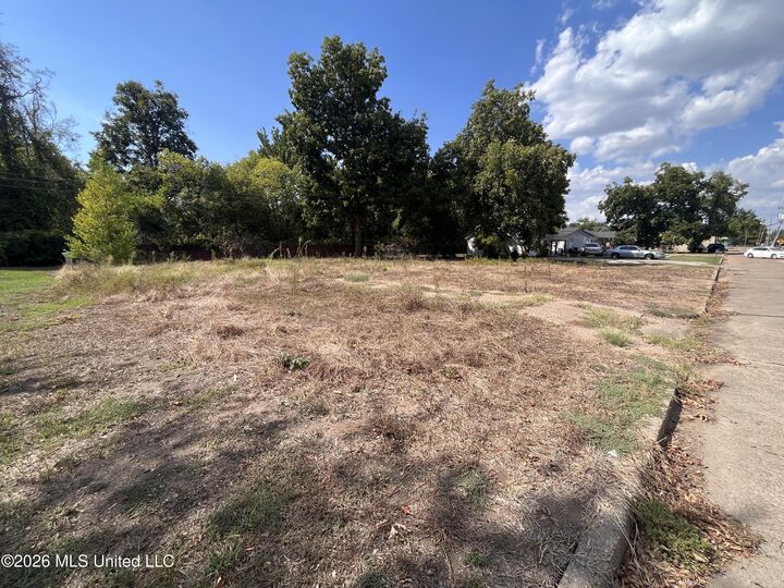 Property Photo: 627 Lester Drive MS 38703