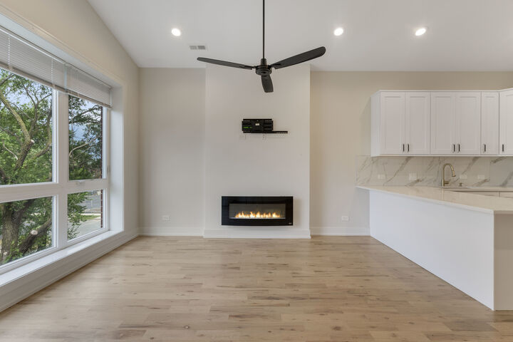 Property Photo:  4607 S Saint Lawrence Avenue 301  IL 60653 