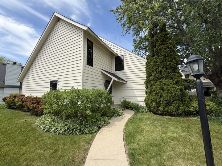 Property Photo: 661 Mitchell Court 661 IL 60031