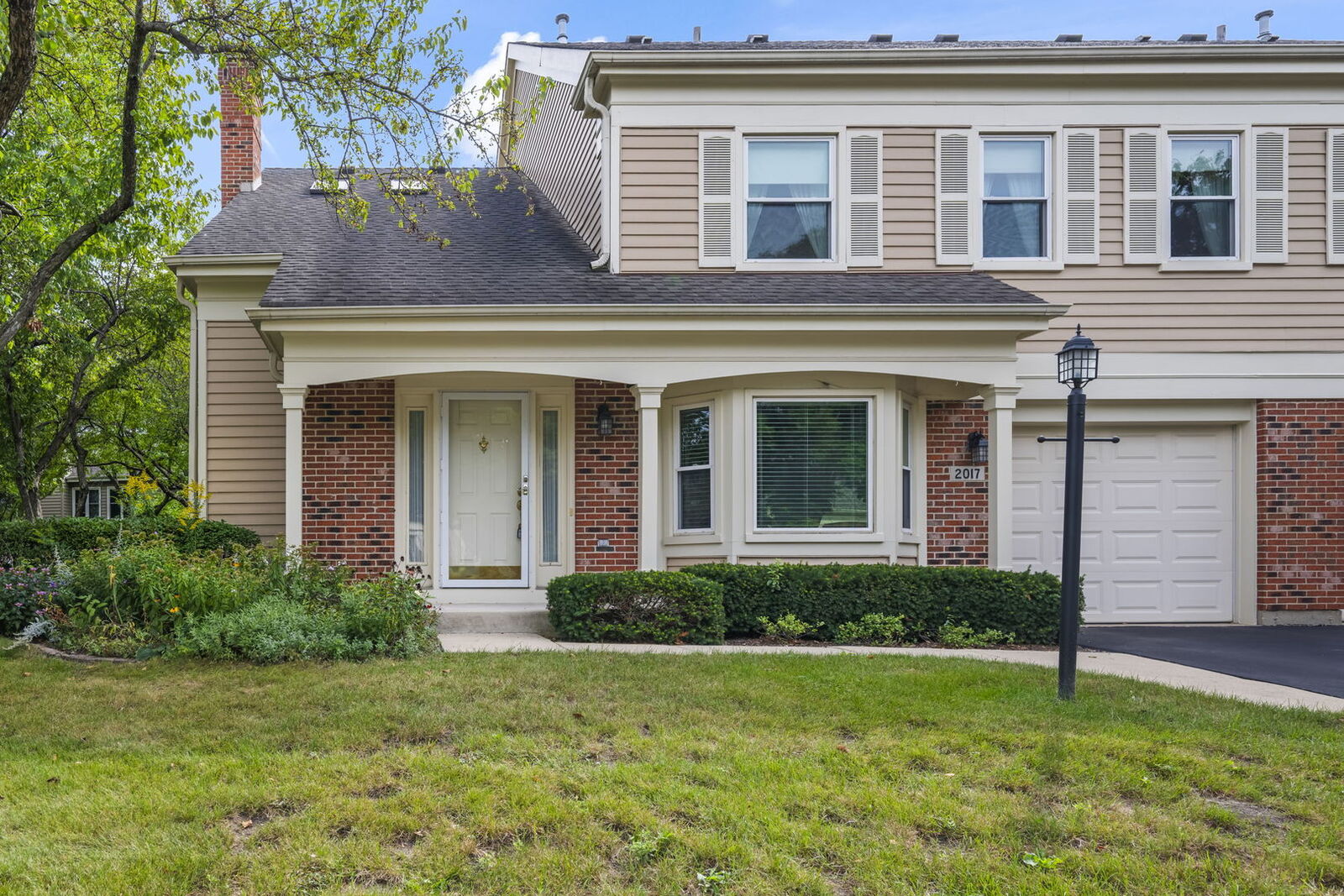Property Photo:  2017 N Charter Point Drive  IL 60004 