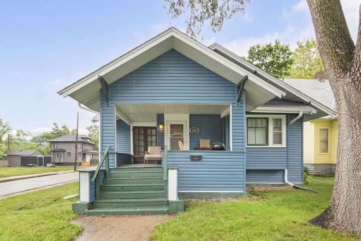 Property Photo: 1209 E Maple Street IL 60901