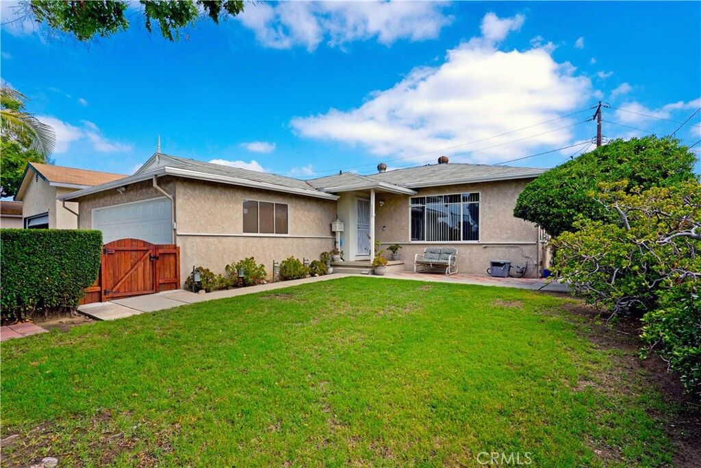 Property Photo: 13337 Trumball CA 90605