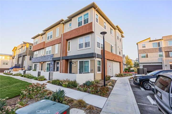 Property Photo:  27131 Observation Court  CA 91381 