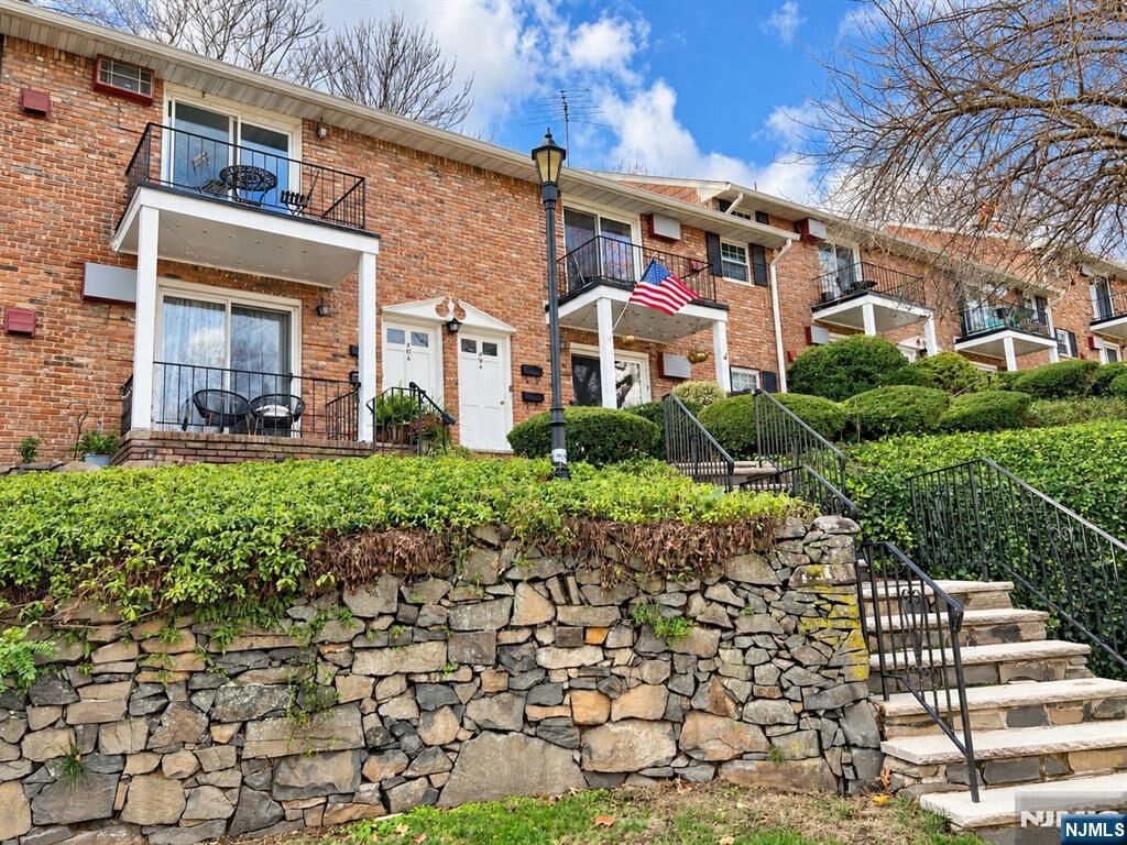 Property Photo:  320 South Street 18H  NJ 07960 