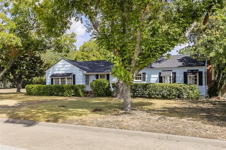 Property Photo:  606 Bryson Street  TX 75165 