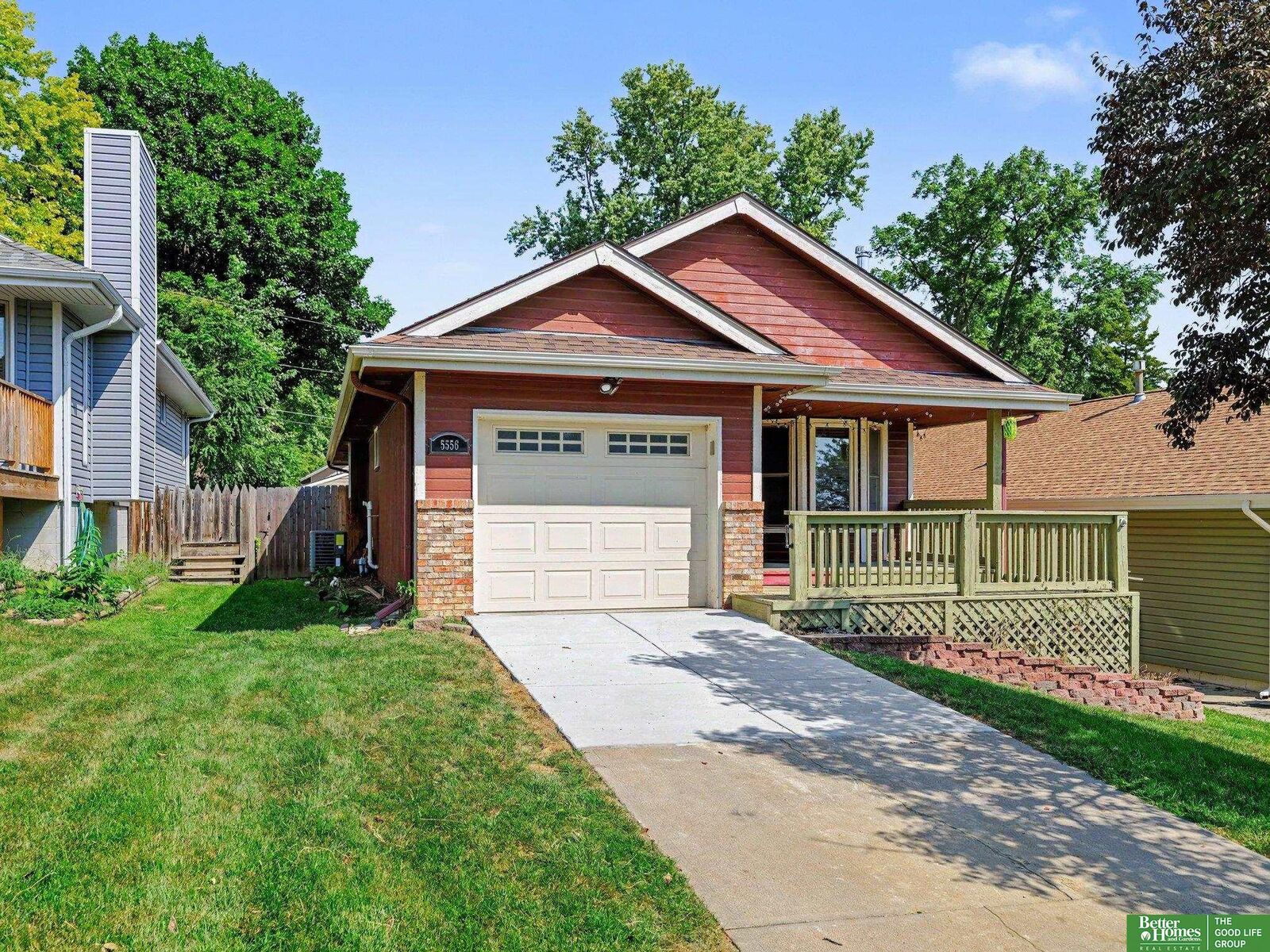 Property Photo: 5556 Walnut Street NE 68106