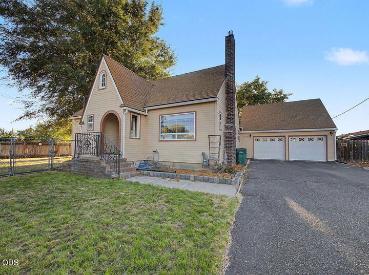 Property Photo:  2760 Derby Street  OR 97603 