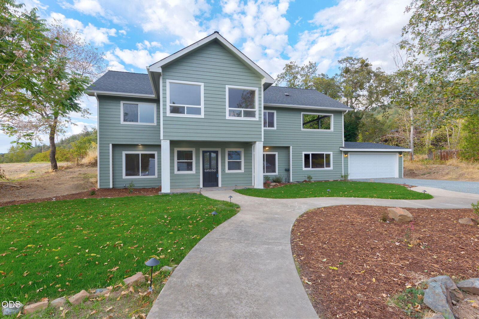 Property Photo: 1690 NE Beacon Drive OR 97526