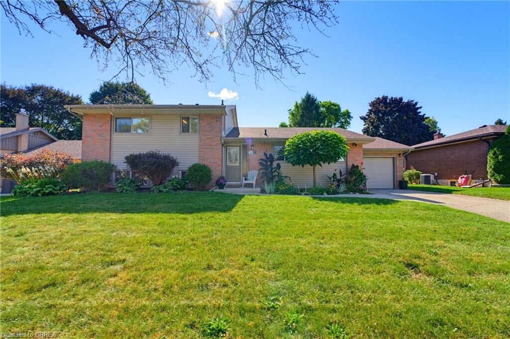 Property Photo:  27 Brier Crescent  ON N3R 3M5 