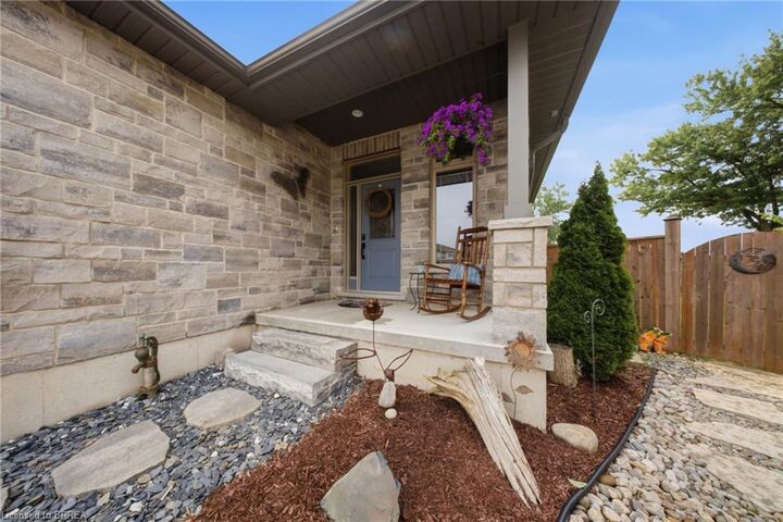 Property Photo:  14 Ridgewood Court  ON N4T 0E5 