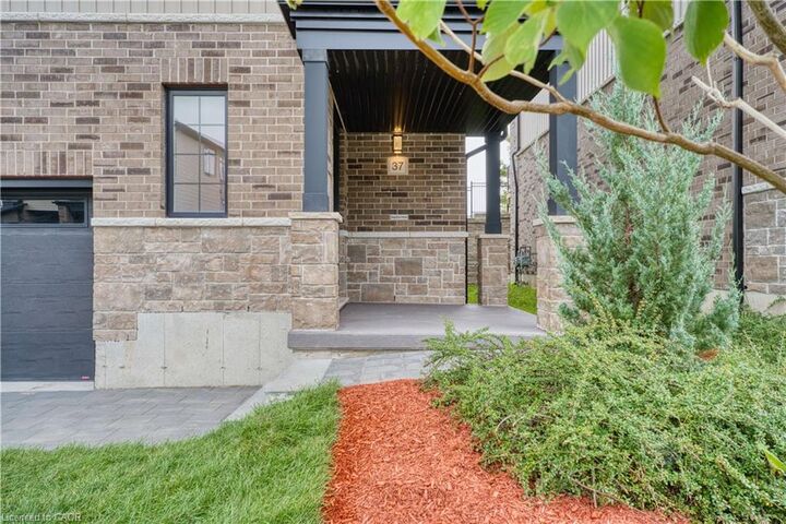 Property Photo:  2610 Kettering Place 37  ON N6M 0J4 