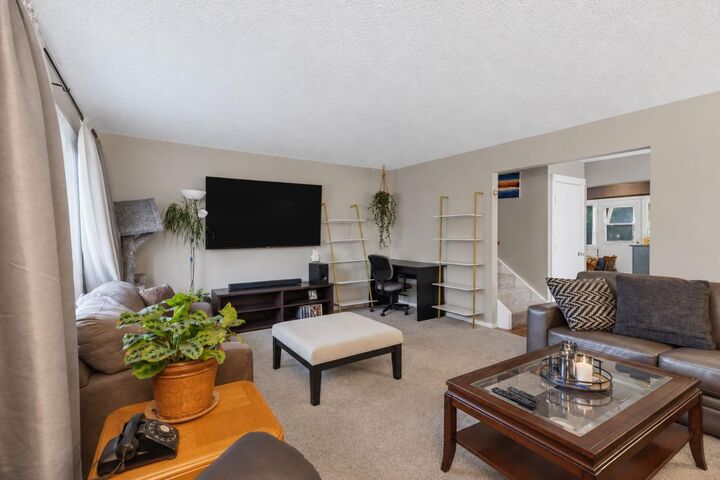 Property Photo:  3101 41 Street SW  AB T3E 3K9 