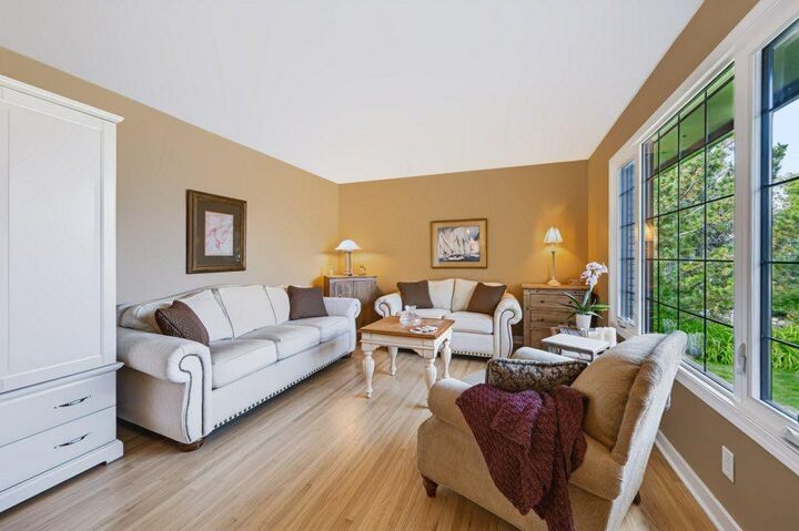 Property Photo:  15 Wellington Place SW  AB T3C 2C2 