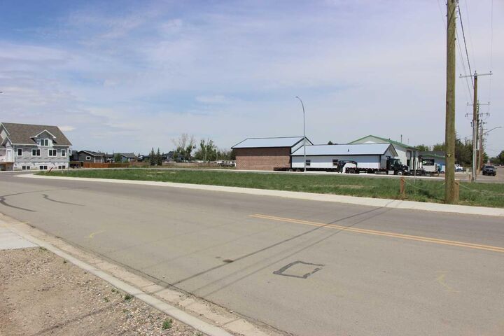 Property Photo:  862 Crescent Avenue  AB T0K 1V0 
