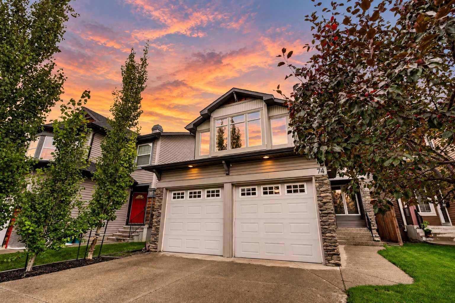Property Photo:  74 Autumn Circle SE  AB T3M 0J7 
