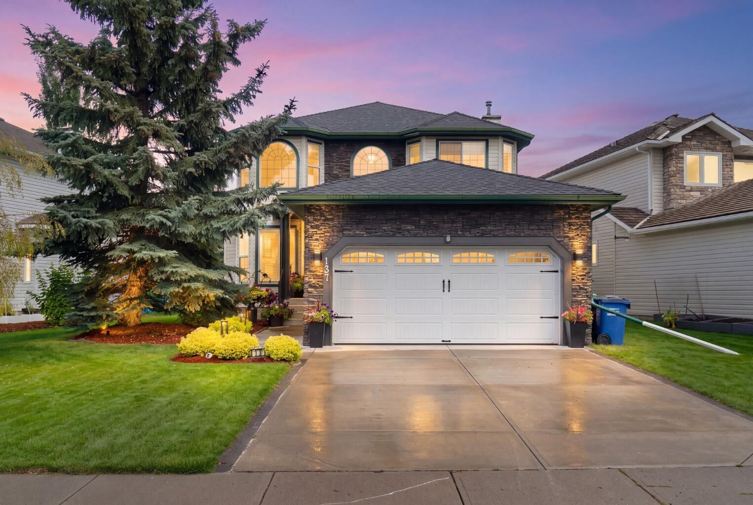 Property Photo:  137 Gleneagles View  AB T4C 1W1 