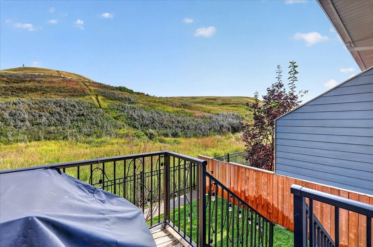 Property Photo:  246 Cranbrook Square SE  AB T3M 3E3 