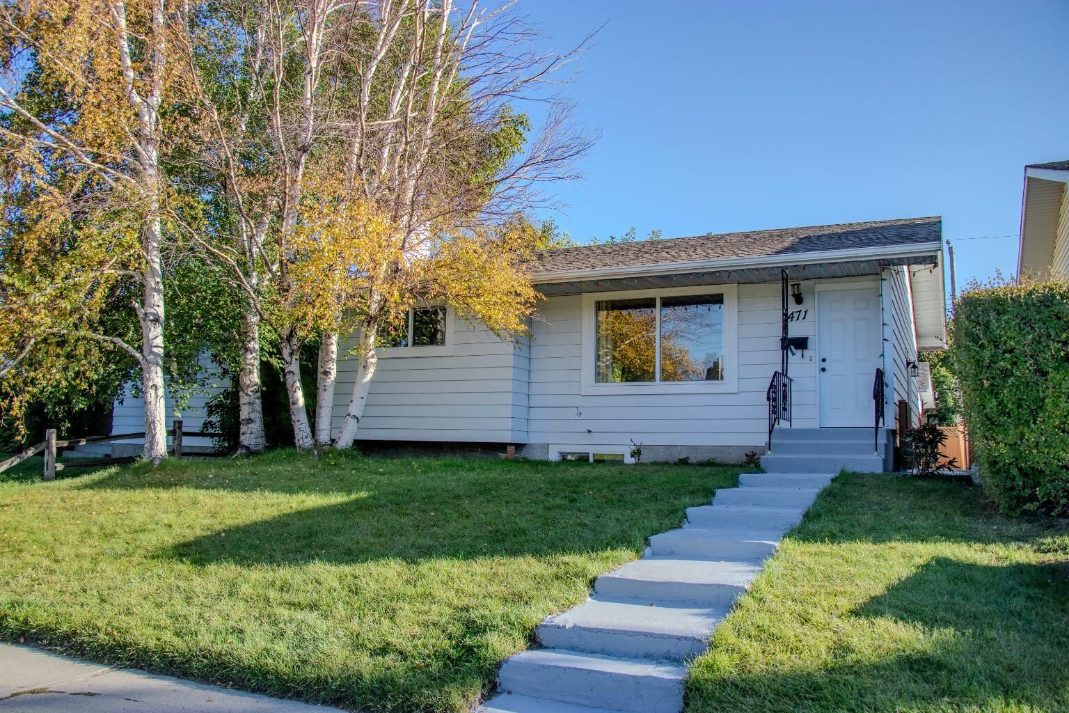Property Photo:  471 78 Avenue NE  AB T2K 5A1 