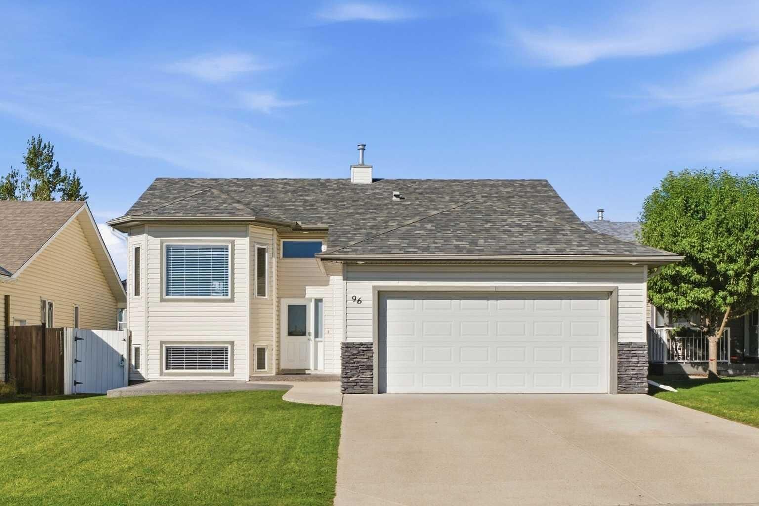 Property Photo:  96 Hillview Drive  AB T1P 1S6 