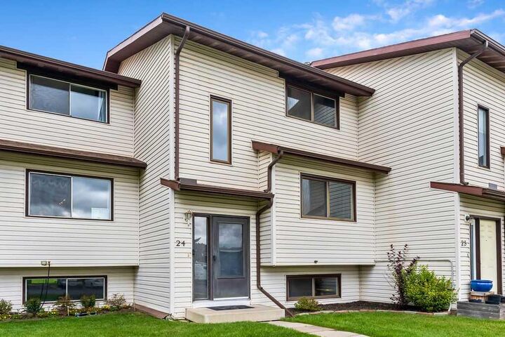 Property Photo:  73 Glenbrook Crescent 24  AB T4C 1G1 