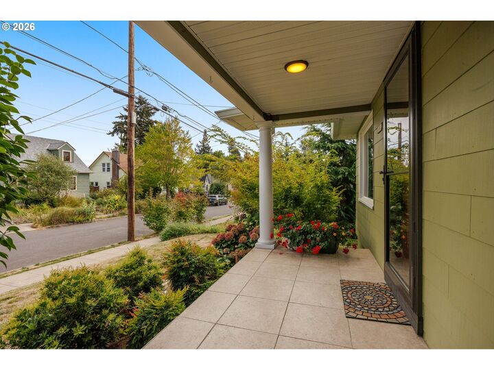 Property Photo:  1915 SE 59th Ave  OR 97215 