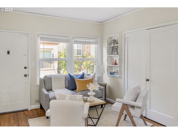 Property Photo: 130 SE 31st Ave 8 OR 97214