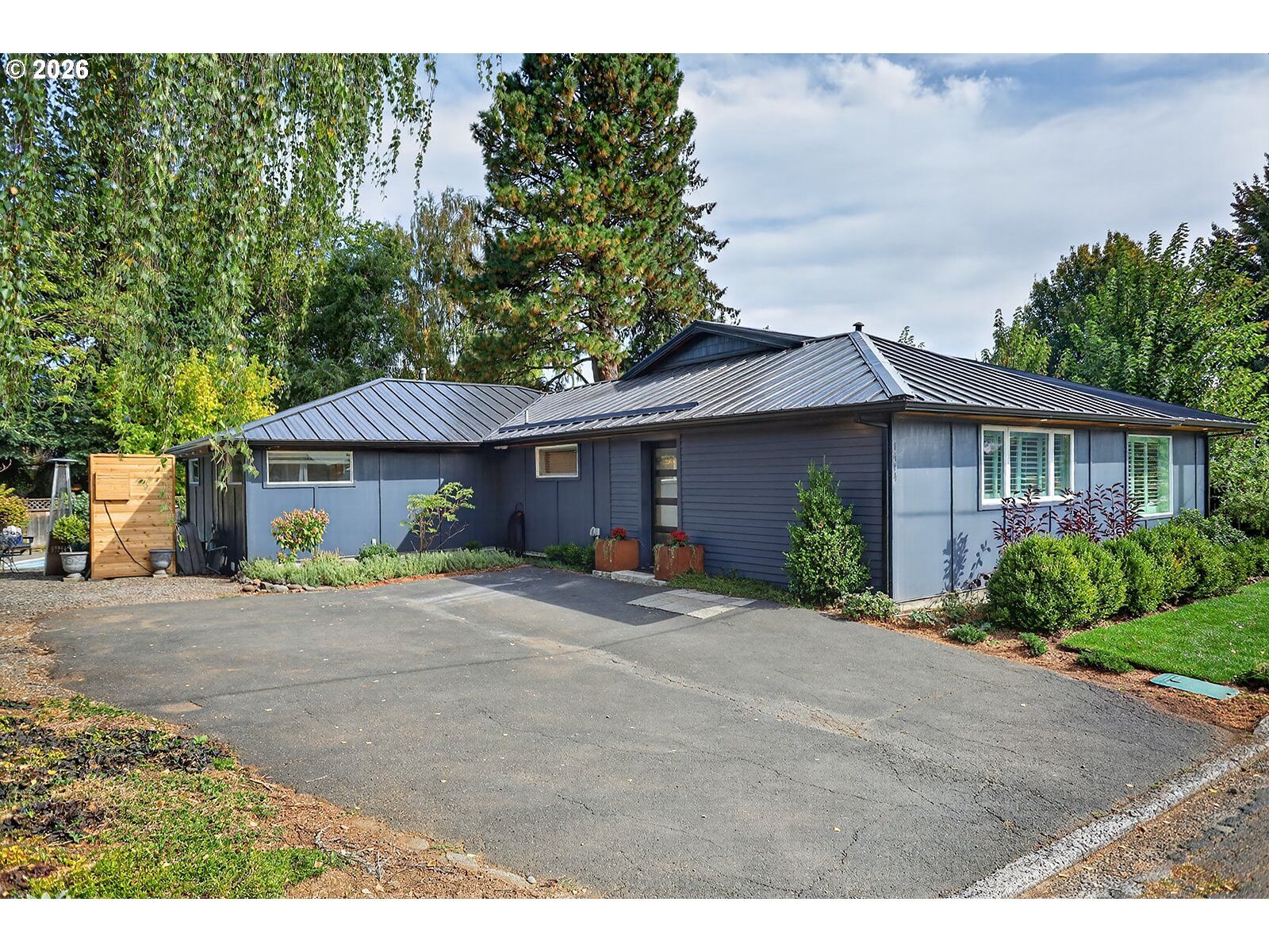 Property Photo:  1414 C St  OR 97031 