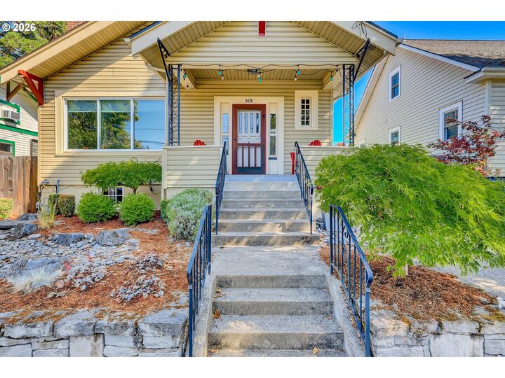 Property Photo: 3430 NE 66th Ave OR 97213