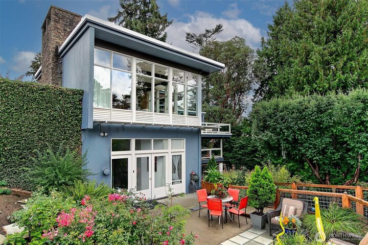 Property Photo: 4221 W Armour Street WA 98199