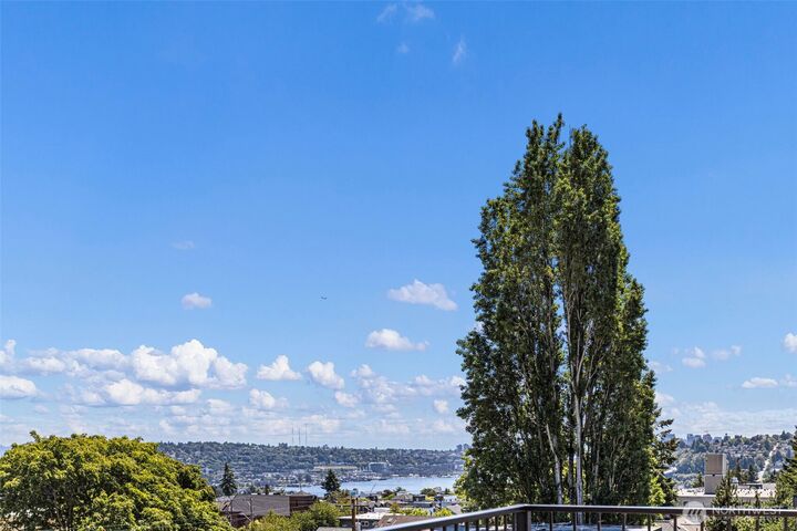 Property Photo: 4430 Dayton Avenue N WA 98103
