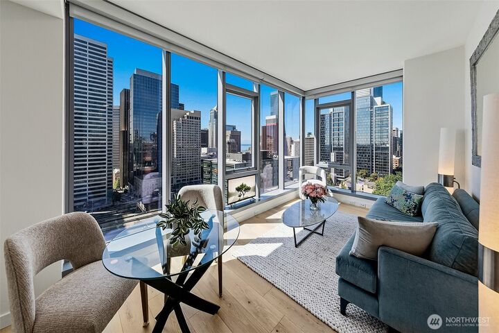 Property Photo:  800  Columbia Street 1801  WA 98104 