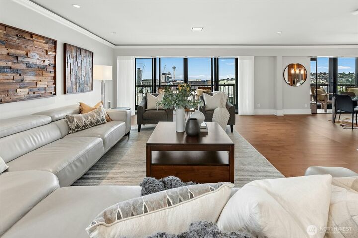 Property Photo: 320 Melrose Avenue E 704 WA 98102
