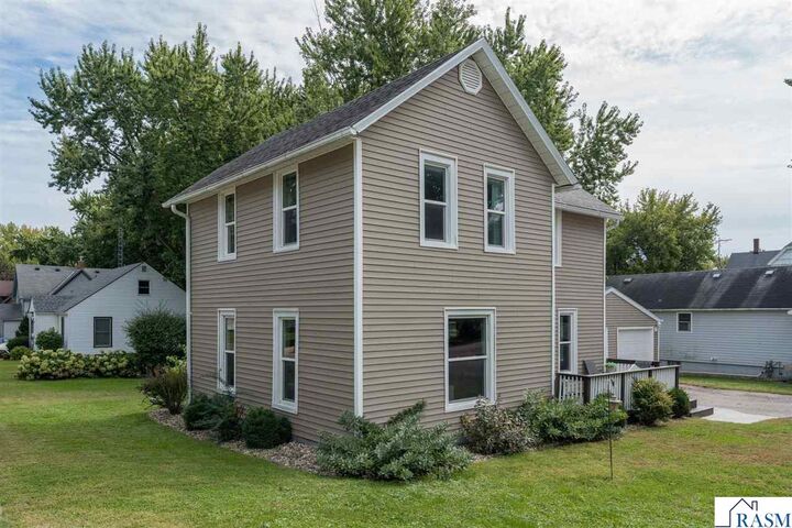 Property Photo:  211 N Market Street  MN 56048 