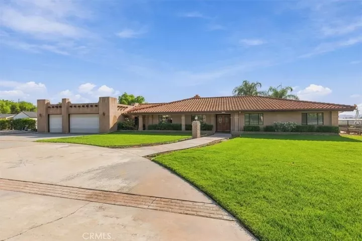 Property Photo:  25124 Los Rancherias  CA 92545 