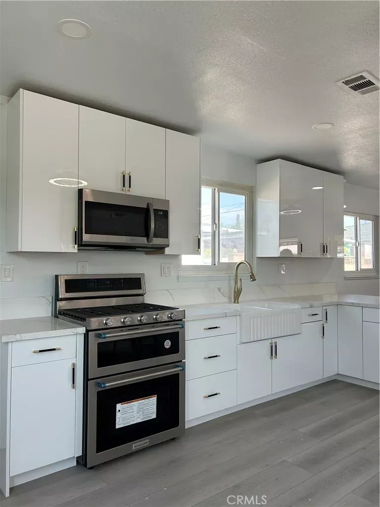 Property Photo:  11428 Glenoaks  CA 91331 