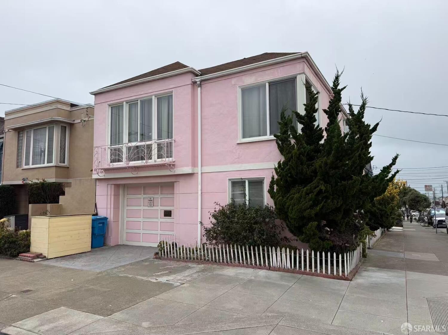 Property Photo:  3501 Lawton Street  CA 94122 