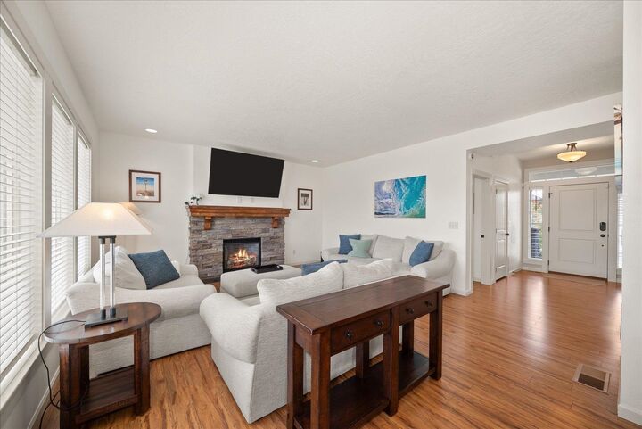 Property Photo: 5503 S Oakridge Dr WA 99224