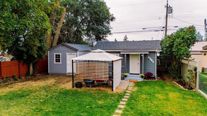 Property Photo:  614 E Gordon Ave  WA 99207 
