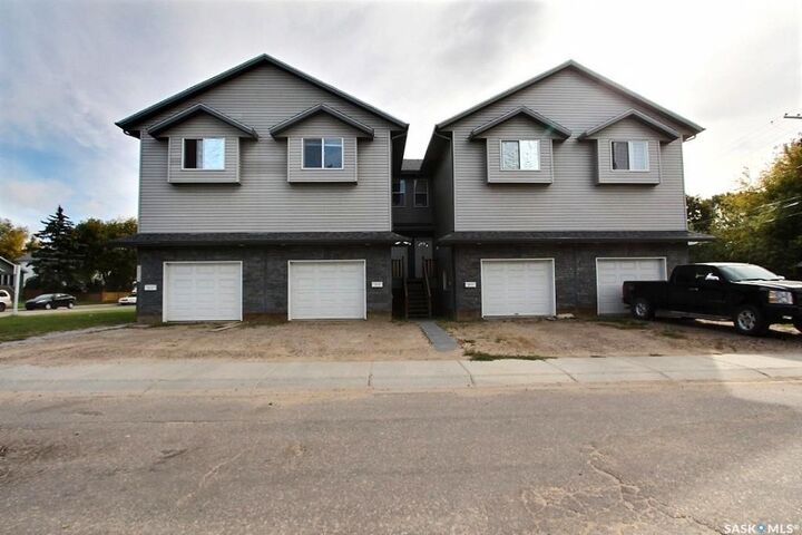 Property Photo:  201 10th Street E  SK S6V 0Y8 