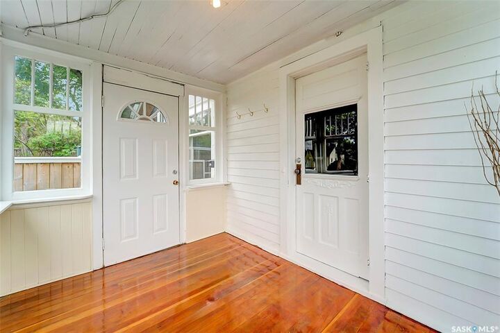 Property Photo:  114 Main Street E  SK S7N 0B2 