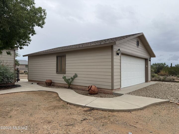 Property Photo:  11880 W Desert Oasis Trail  AZ 85743 
