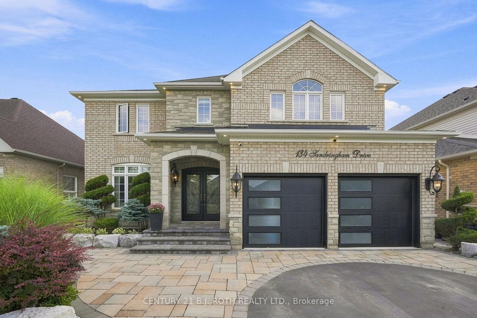 Property Photo:  134 Sandringham Drive  ON L4M 0C9 