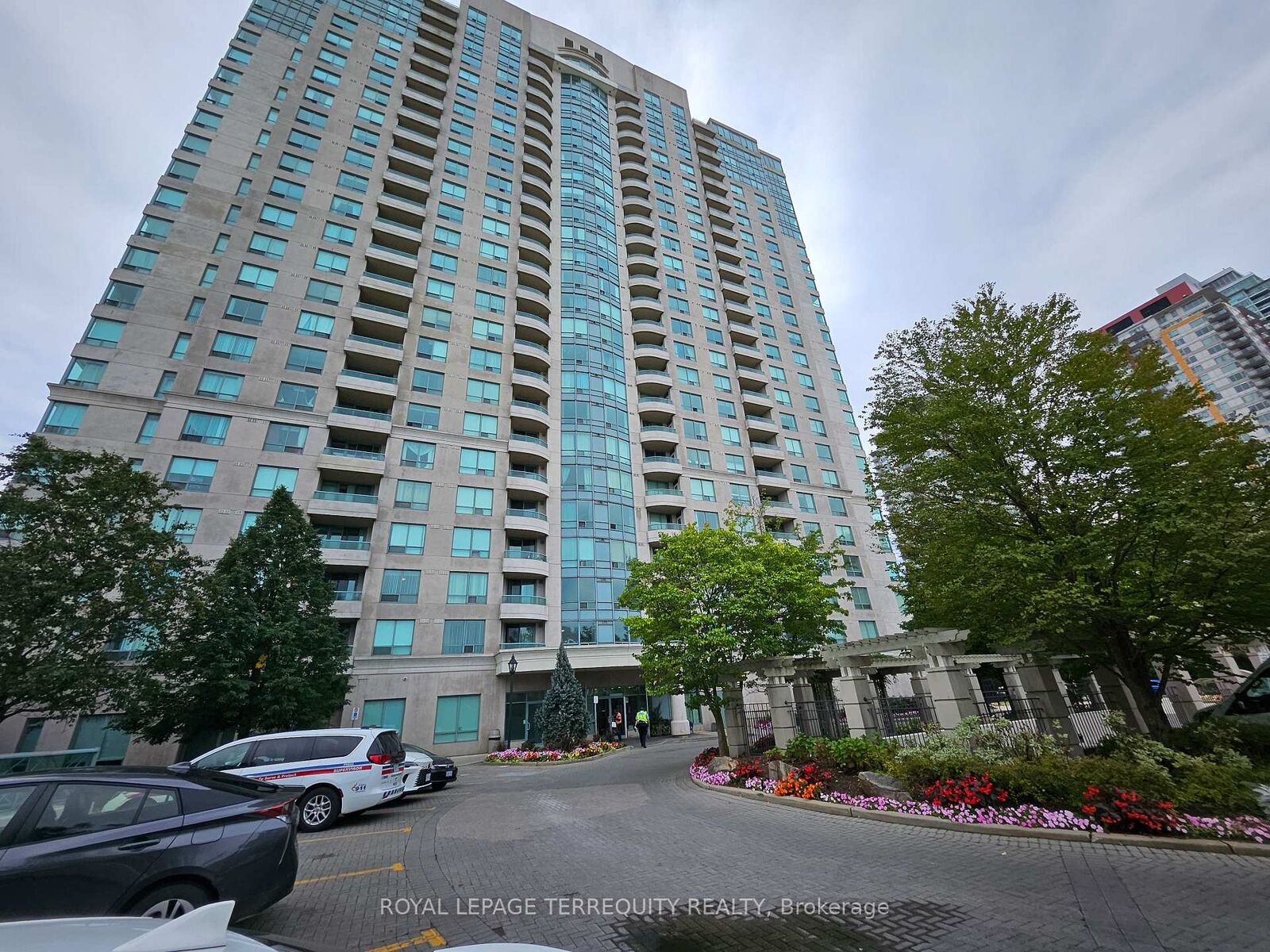 Property Photo:  61 Town Centre Court 306  ON M1P 5C5 