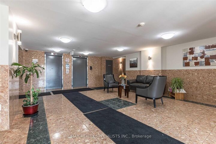 Property Photo:  30 Chapman Court 510  ON N6G 4Y4 