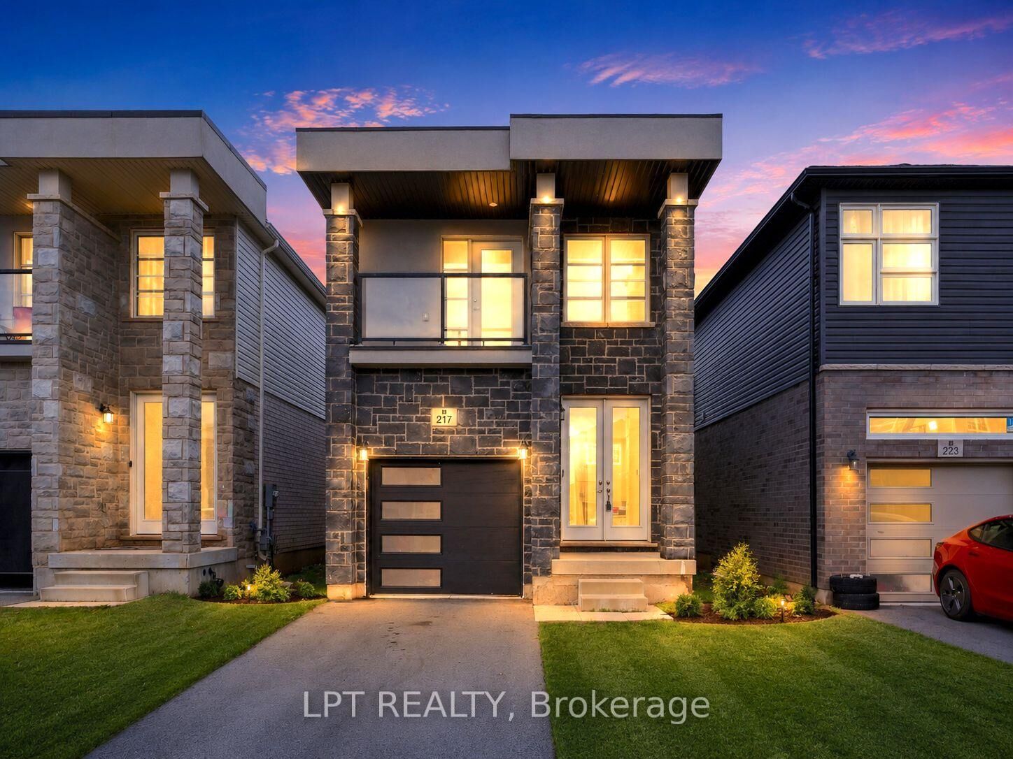 Property Photo:  217 Louise Street  ON L3B 1T2 