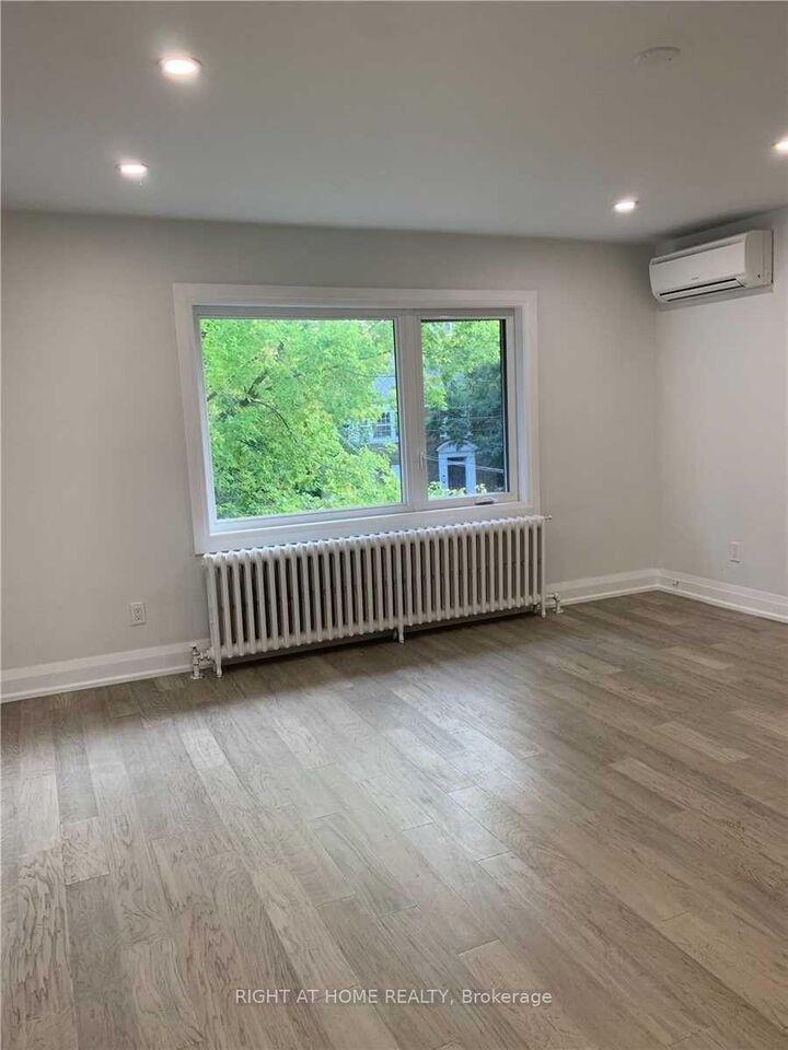 Property Photo:  11 Rivercrest Road  ON M6S 4H4 
