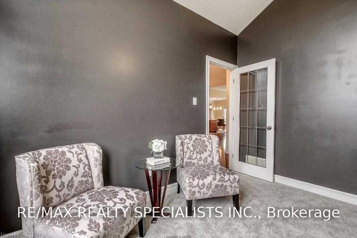 Property Photo:  404 South Carriage Way  ON N6G 0B2 